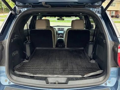 Used 2018 Ford Explorer Limited w/ Equipment Group 301A AWD/4WD image 34