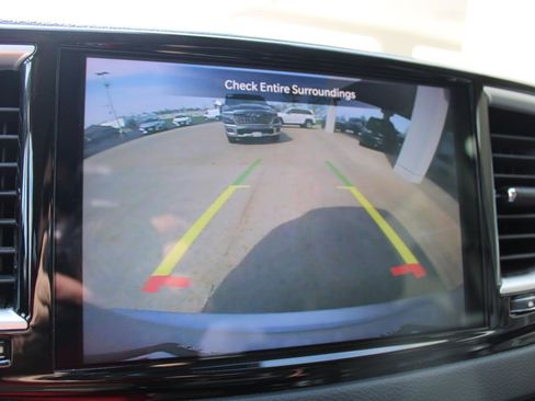 Certified 2023 Chrysler Pacifica Touring-L FWD image 18