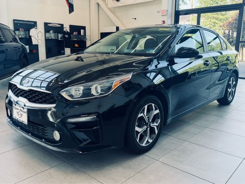 Used 2020 Kia Forte LXS FWD image 2