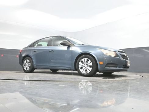 Used 2012 Chevrolet Cruze LS FWD image 40