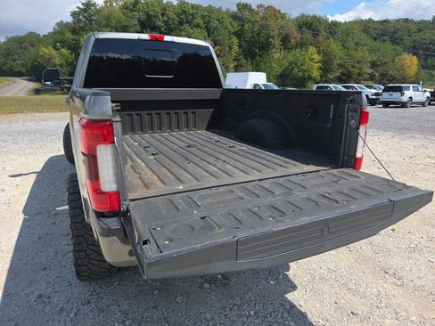 Used 2019 Ford F250 Lariat w/ Lariat Ultimate Package AWD/4WD image 26