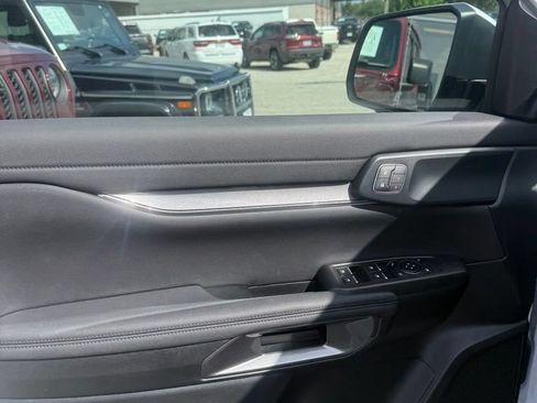 Used 2025 Ford Ranger Lariat w/ Black Appearance Package AWD/4WD image 10