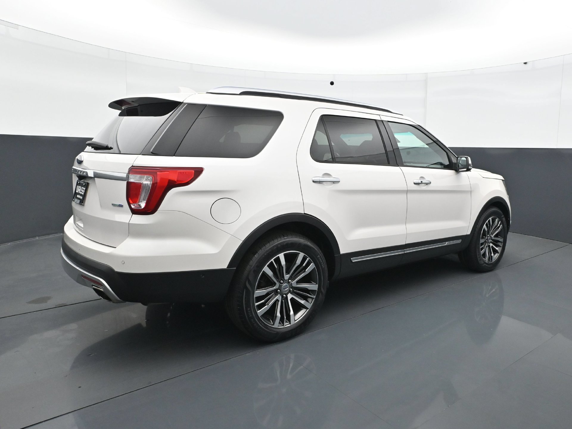 Used 2017 Ford Explorer Platinum AWD/4WD image 7