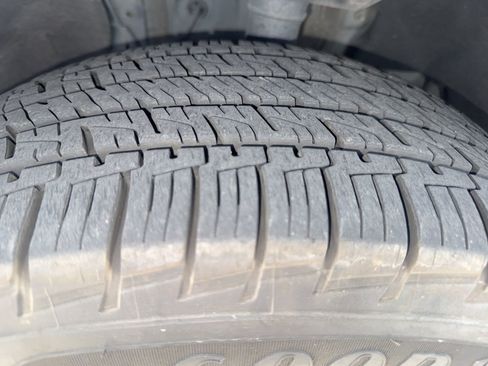 Used 2023 Toyota Highlander Limited image 3