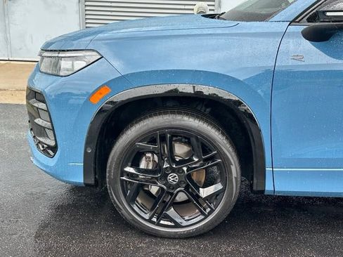 Certified 2025 Volkswagen Tiguan SE R-Line AWD/4WD image 7