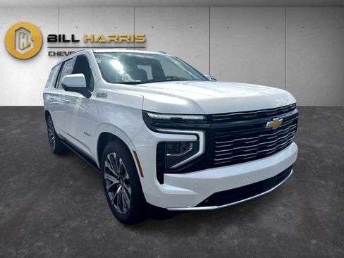 Used 2025 Chevrolet Tahoe High Country AWD/4WD image 3