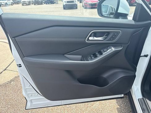 New 2026 Nissan Rogue Platinum AWD/4WD image 10