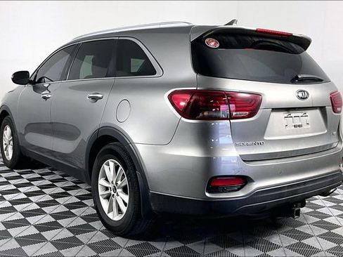 Used 2019 Kia Sorento FWD w/ LX Convenience Package image 2