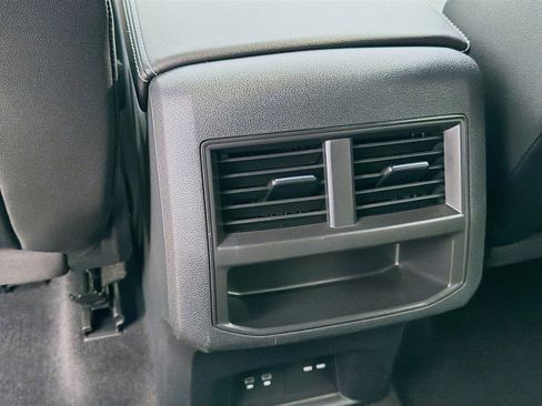 Used 2022 Volkswagen Atlas Cross Sport SE image 22