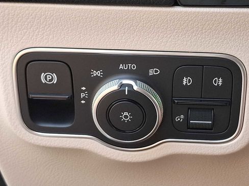 Certified 2025 Mercedes-Benz GLA 250 4MATIC image 21