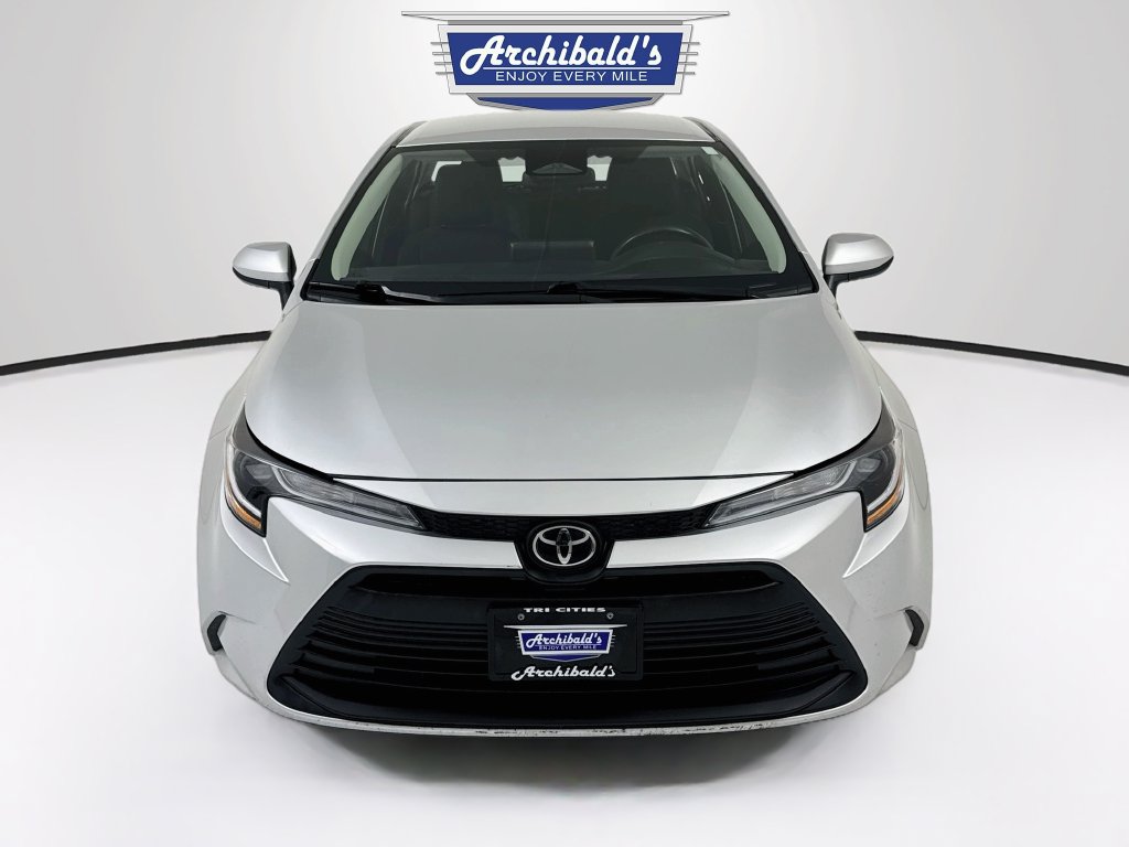 Used 2025 Toyota Corolla LE FWD image 2