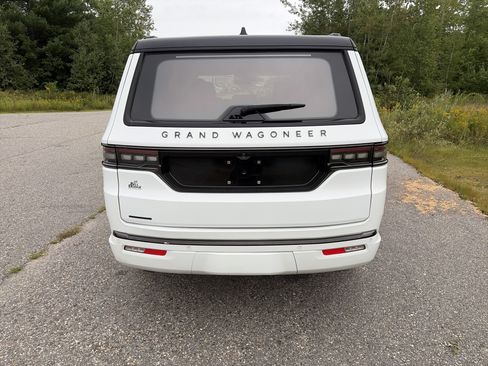 Used 2022 Jeep Grand Wagoneer Series II AWD/4WD image 6