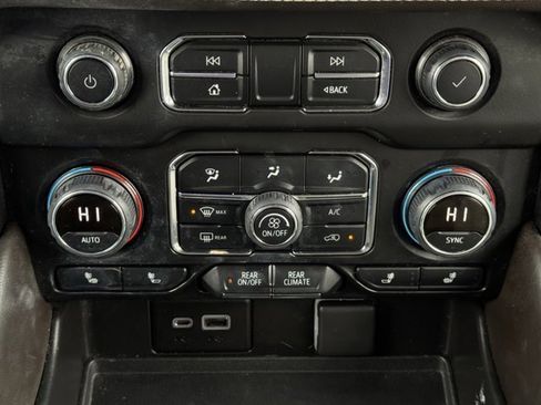 Used 2022 Chevrolet Tahoe LT w/ LT Signature Package image 19