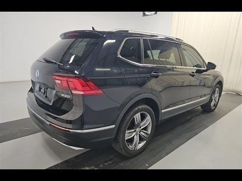 Used 2020 Volkswagen Tiguan SEL AWD/4WD image 2