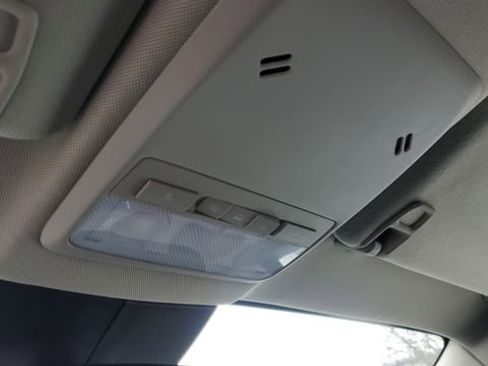 Used 2019 Buick Enclave Essence image 18