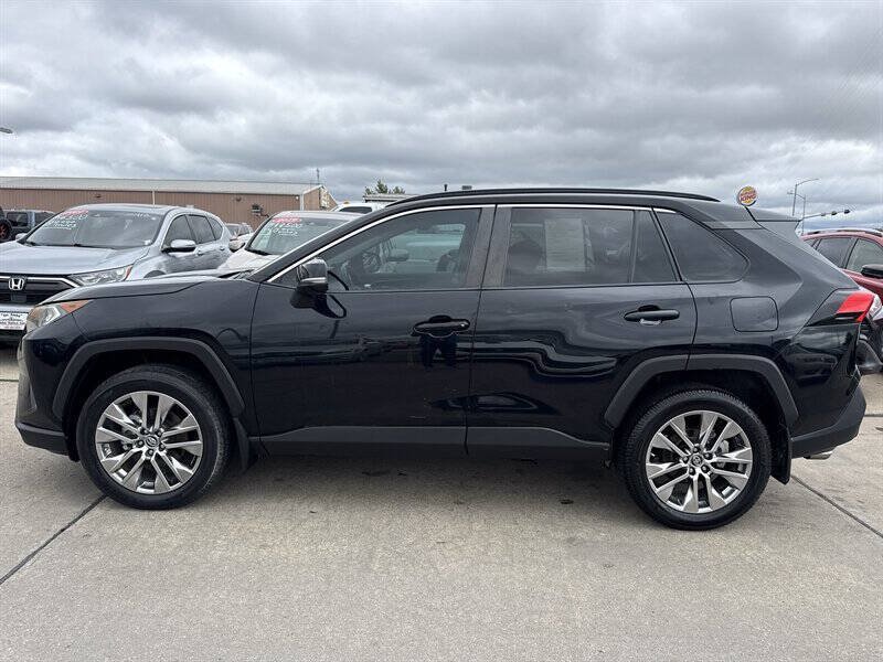 Used 2019 Toyota RAV4 XLE Premium AWD/4WD image 3