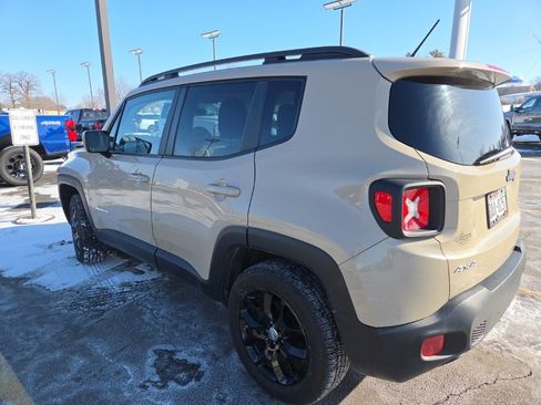 Used 2016 Jeep Renegade Latitude image 2