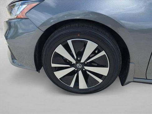 Used 2022 Nissan Altima 2.5 SV FWD image 22