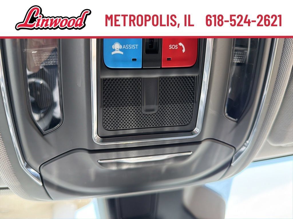 Used 2023 Jeep Grand Cherokee Laredo w/ Luxury Tech Group I AWD/4WD image 32