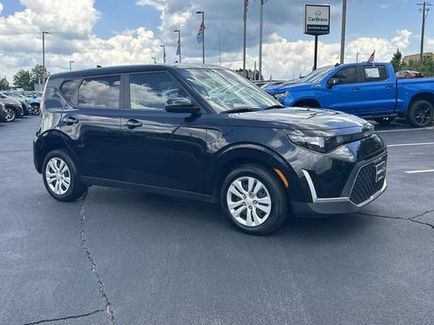 Used 2023 Kia Soul LX FWD image 2