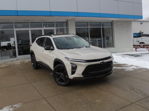 New 2026 Chevrolet Trax ACTIV w/ Sunroof Package image 2