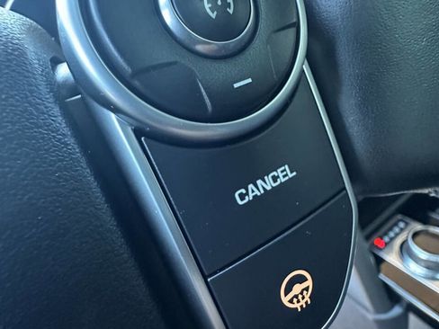 Used 2017 Land Rover Discovery HSE image 23