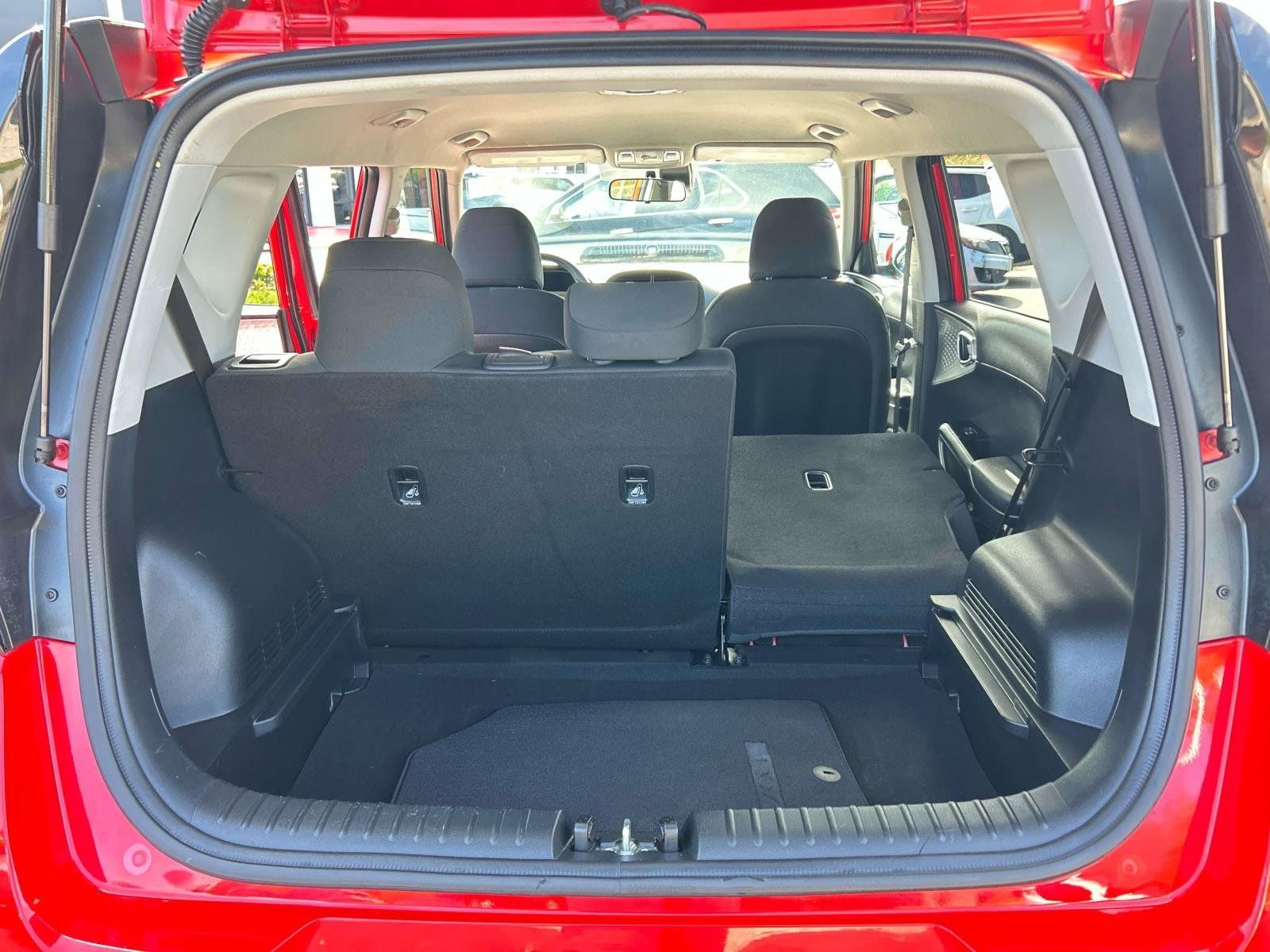 Used 2025 Kia Soul LX FWD image 12