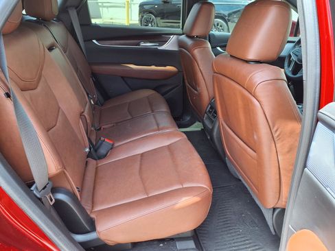 Used 2024 Cadillac XT5 Premium Luxury w/ Technology Package image 10