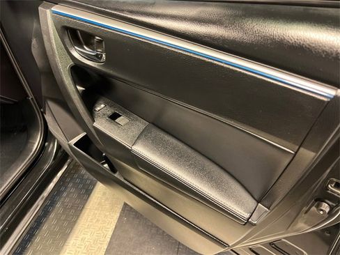 Used 2015 Toyota Corolla S image 11