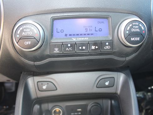 Used 2015 Hyundai Tucson Limited w/ Option Group 03 FWD image 13