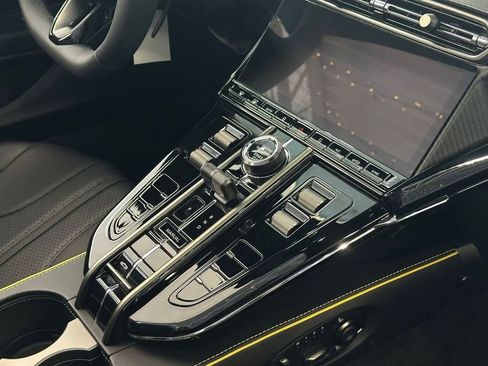 New 2026 Aston Martin V8 Vantage Convertible RWD image 15
