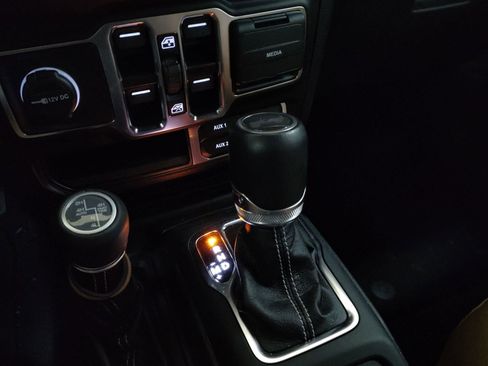 Used 2023 Jeep Wrangler Sahara image 14