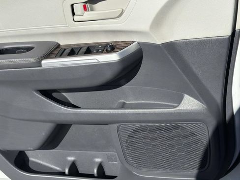 Certified 2023 Toyota Sienna LE FWD image 22