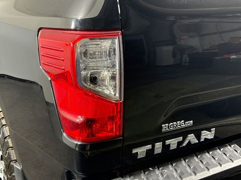 Used 2021 Nissan Titan SV w/ SV Convenience Package image 35