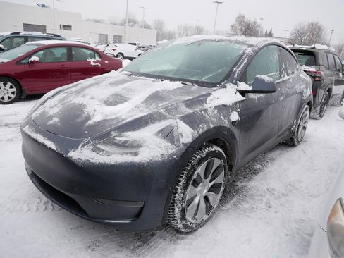 Used 2021 Tesla Model Y Long Range image 2