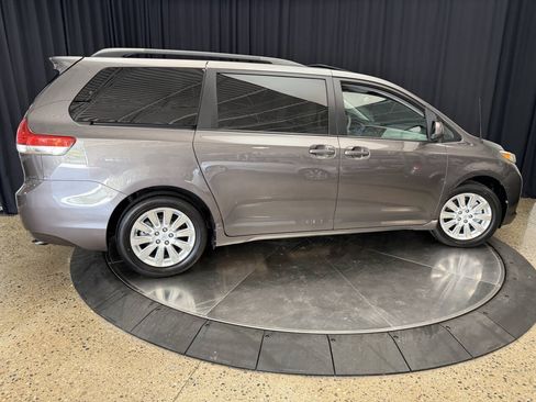 Used 2014 Toyota Sienna XLE AWD/4WD image 9