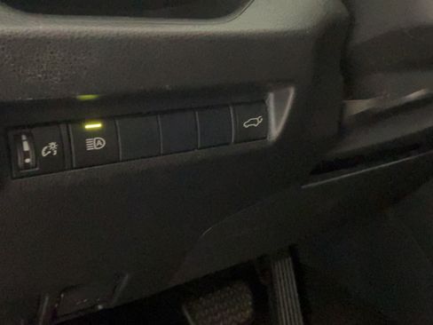 Used 2019 Toyota RAV4 XLE w/ Convenience Package FWD image 21