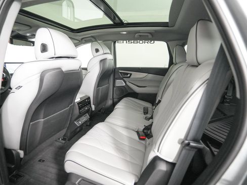 Used 2026 Acura MDX SH-AWD w/ Advance Package image 13