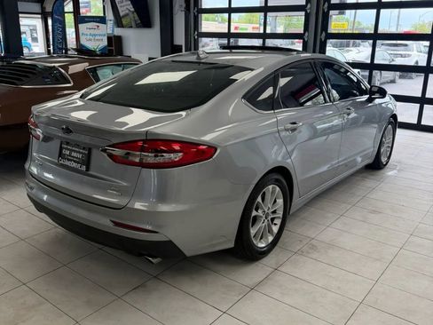 Used 2020 Ford Fusion SE FWD image 4