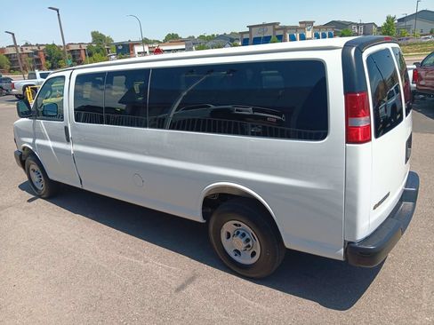 Used 2025 Chevrolet Express 3500 LS RWD image 3