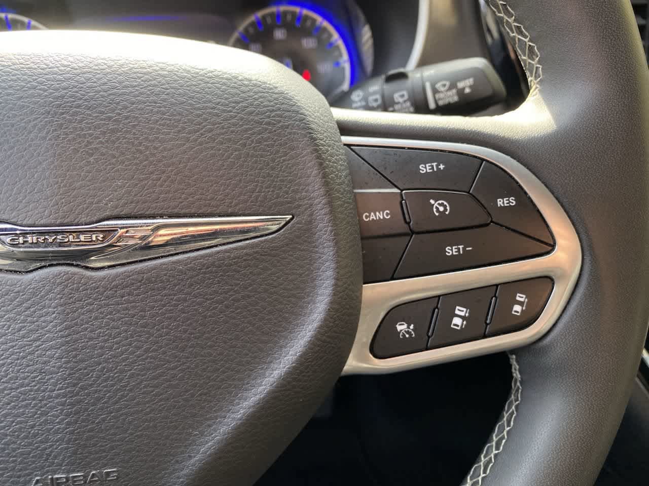 Used 2025 Chrysler Pacifica Select FWD image 20
