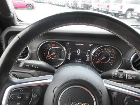 Used 2021 Jeep Wrangler Unlimited Sahara AWD/4WD image 32