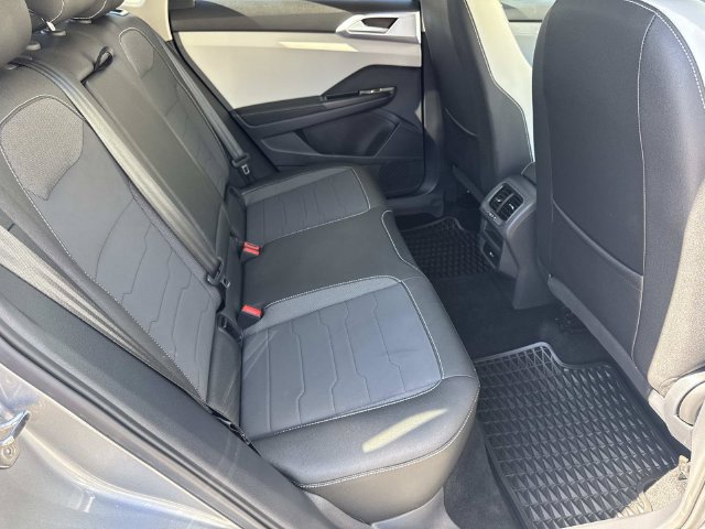 Certified 2025 Volkswagen Taos SE FWD image 32