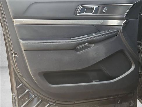 Used 2019 Ford Explorer XLT FWD image 9