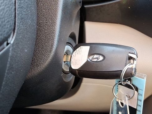 Used 2020 Hyundai Venue SEL image 22