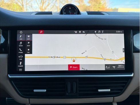 Used 2020 Porsche Cayenne S image 19