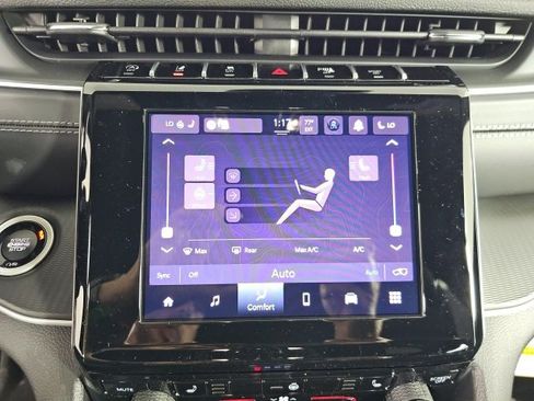 New 2025 Jeep Grand Cherokee 4WD image 19