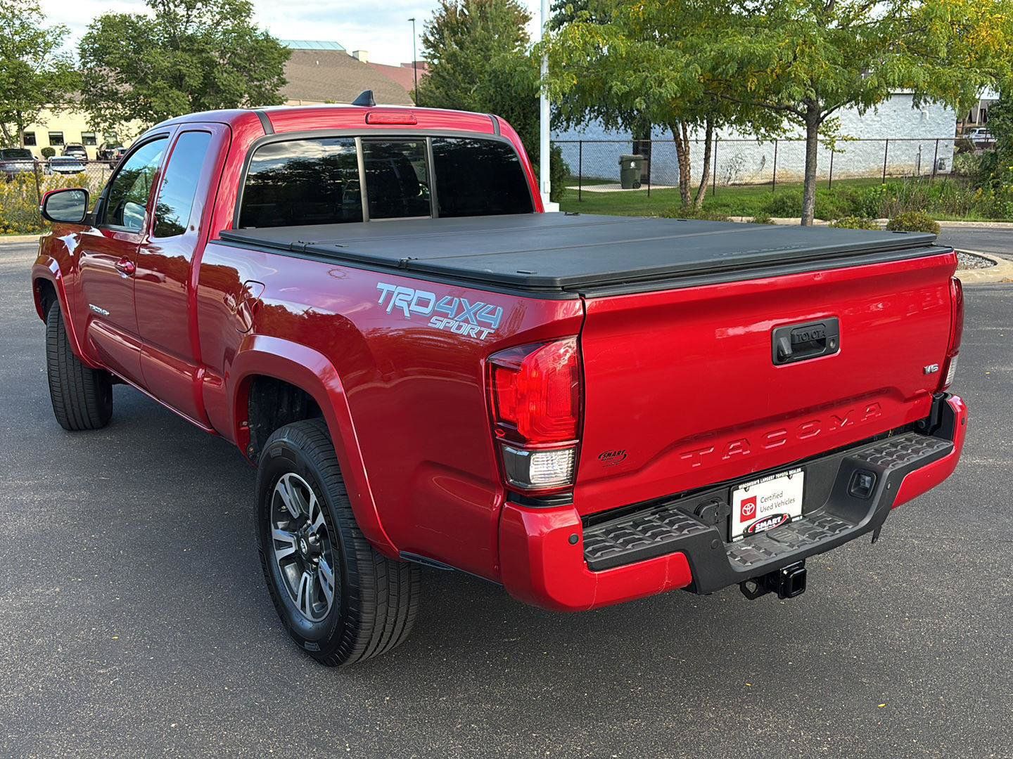 Used 2017 Toyota Tacoma TRD Sport w/ Premium & Technology Package AWD/4WD image 12