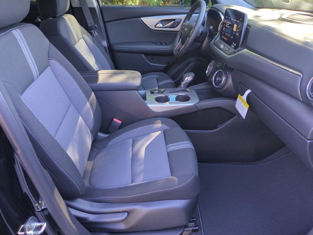 New 2026 Chevrolet Blazer LT w/ Midnight/Sport Edition FWD image 34