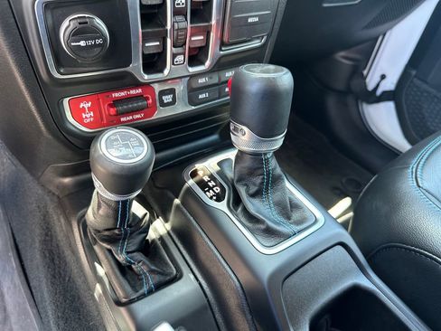 Used 2023 Jeep Wrangler Unlimited Rubicon 4xe w/ Cold Weather Group AWD/4WD image 28